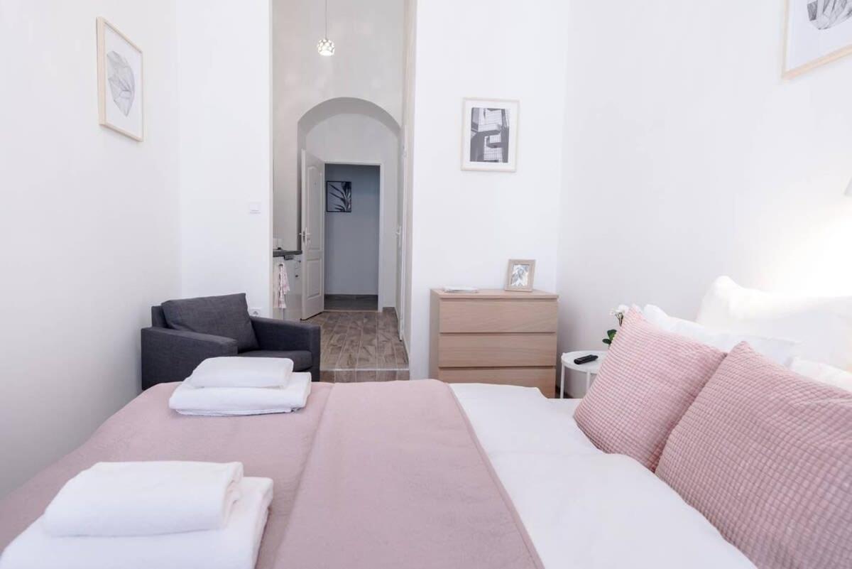 Brand New Studio With Aircon In The Center Budapeszt Zewnętrze zdjęcie